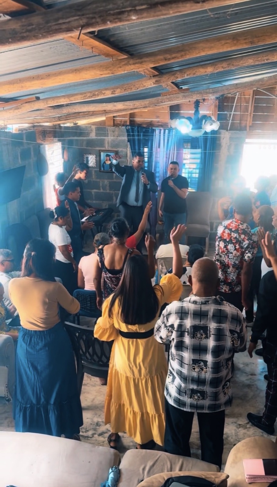 Culto missionário realizado junto a uma comunidade da República Dominicana